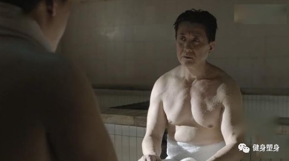 男明星健身前后_明星健身前后对比_健身特别厉害的一个男明星