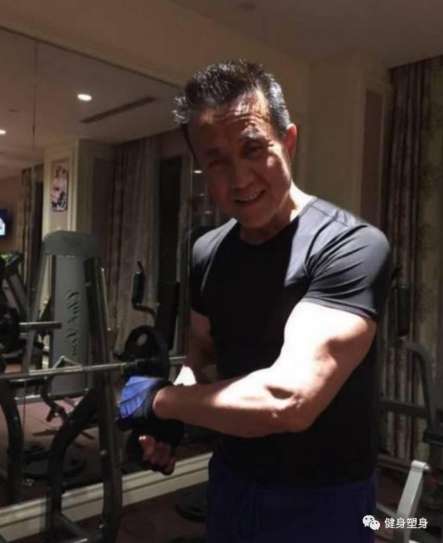 男明星健身前后_明星健身前后对比_健身特别厉害的一个男明星
