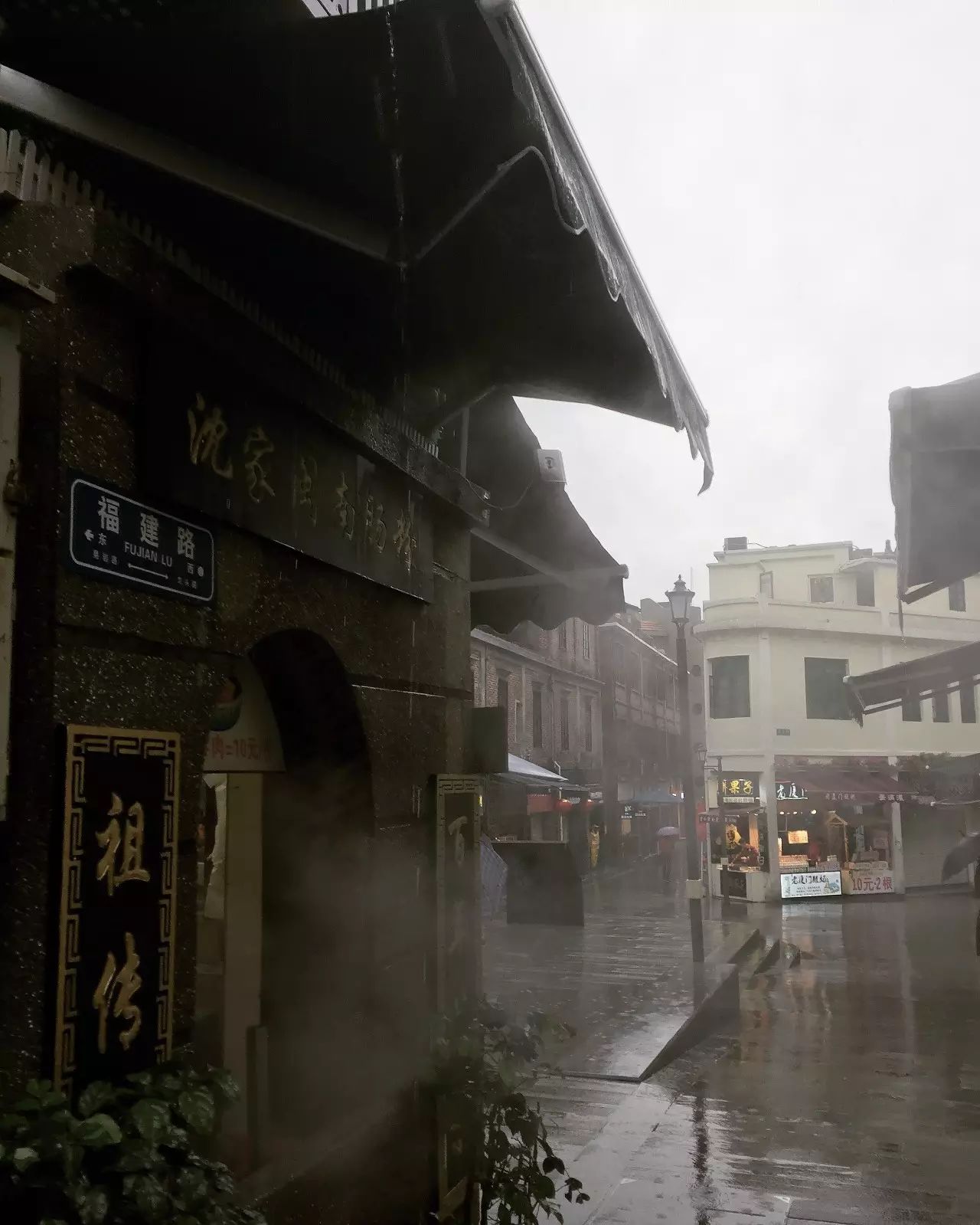 婚纱照复古风格种类图片大全_婚纱照复古风_复古外景婚纱照山景
