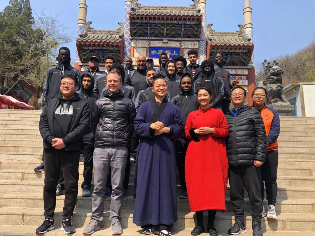邹平篮球赛冠军是谁啊_篮球赛冠军邹平是哪个队的_篮球赛冠军邹平是谁