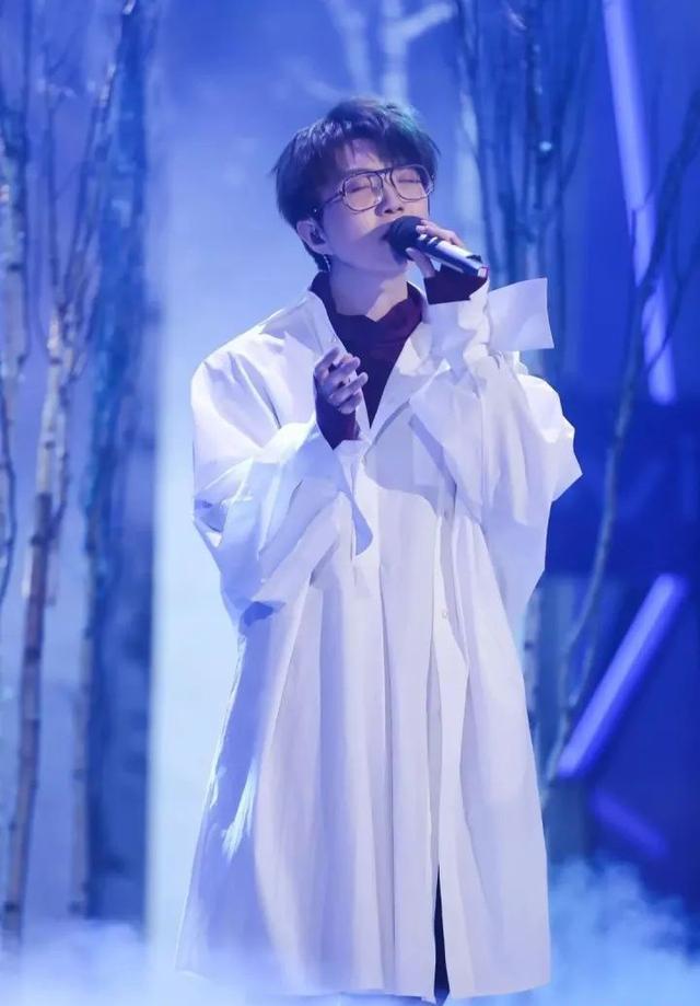 健身的明星男_明星健身前后对比_男明星健身前后