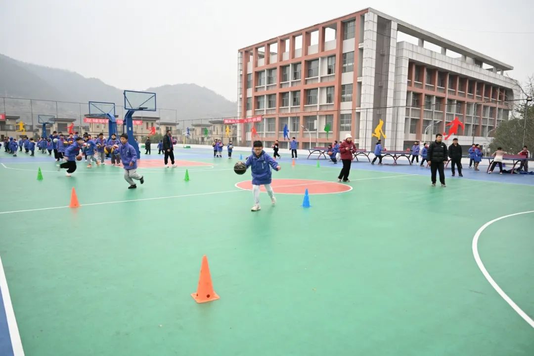 篮球进阶是什么意思_快速进阶篮球技巧图解_篮球进阶基本功