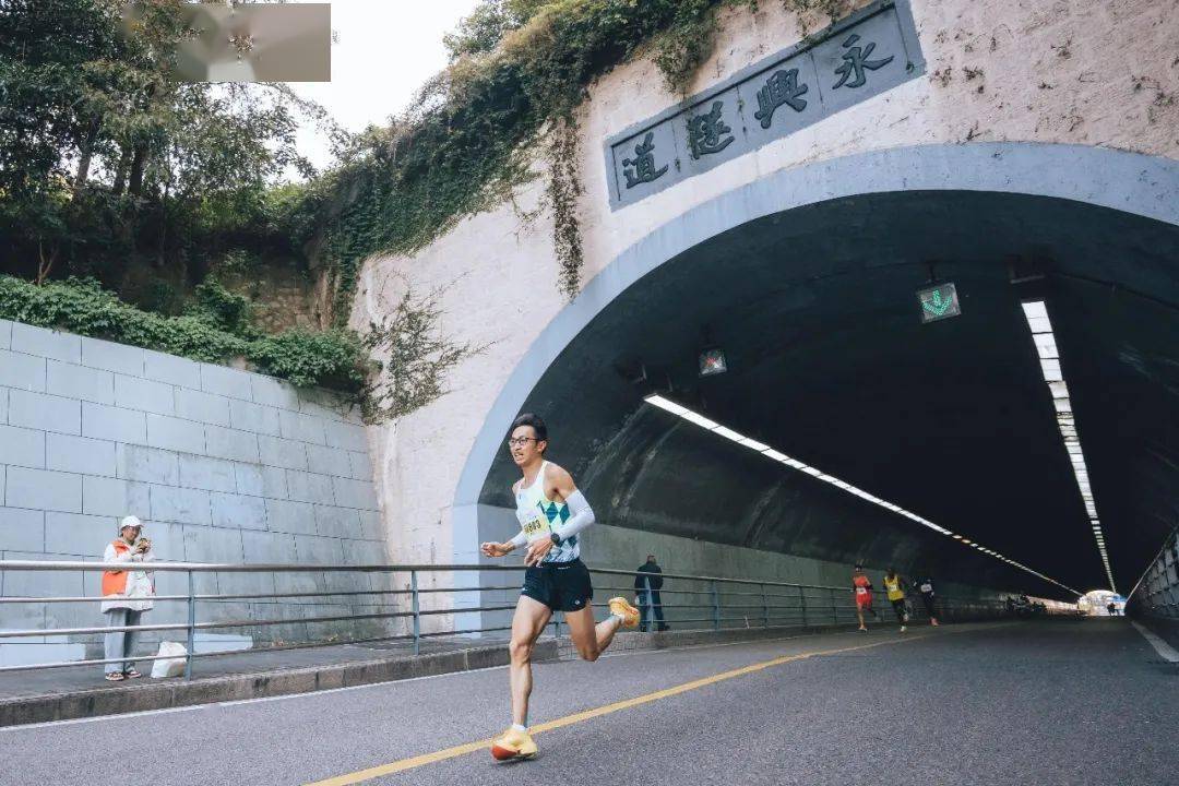 舟山马拉松2020冠军_舟山马拉松冠军_马拉松舟山冠军是谁