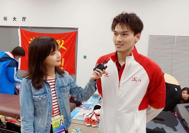 中国选手冰女皇_王冰冰采访游泳队_王冰冰采访女游泳冠军