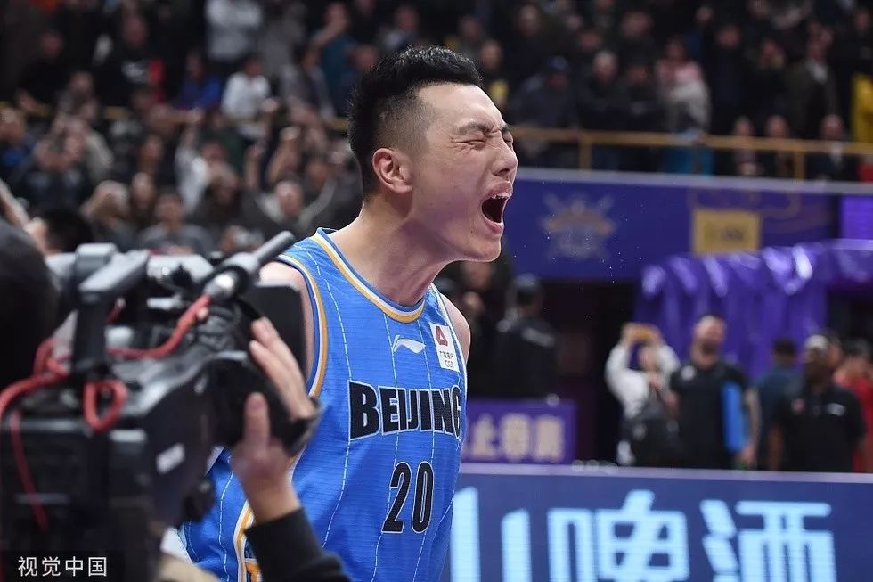 一对一足球防守规则图片_足球防守是什么意思_防守足球规则图片大全
