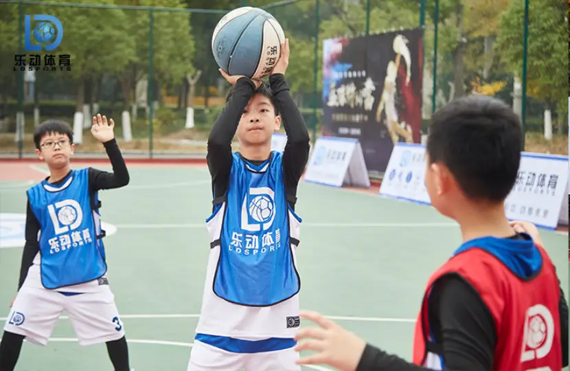 亲子篮球训练营：提升孩子运动能力与家庭情