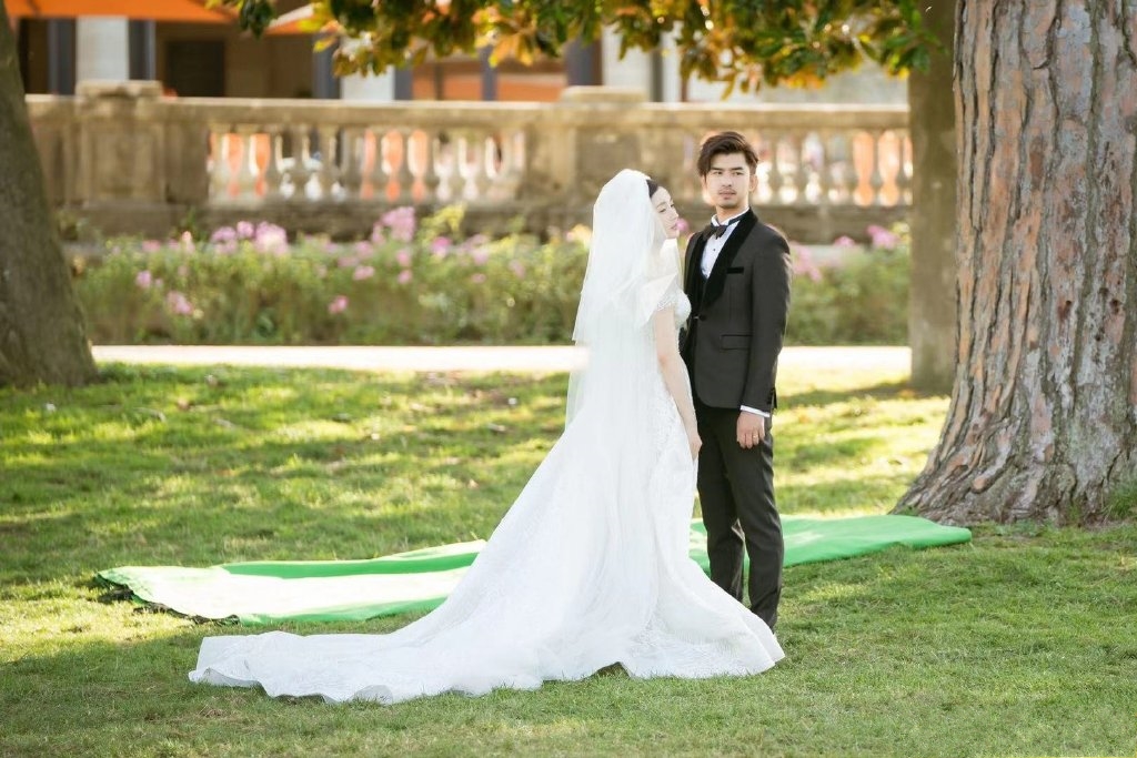 婚纱西装搭配图片大全_婚纱西服设计图片_个性西装婚纱照街拍时尚