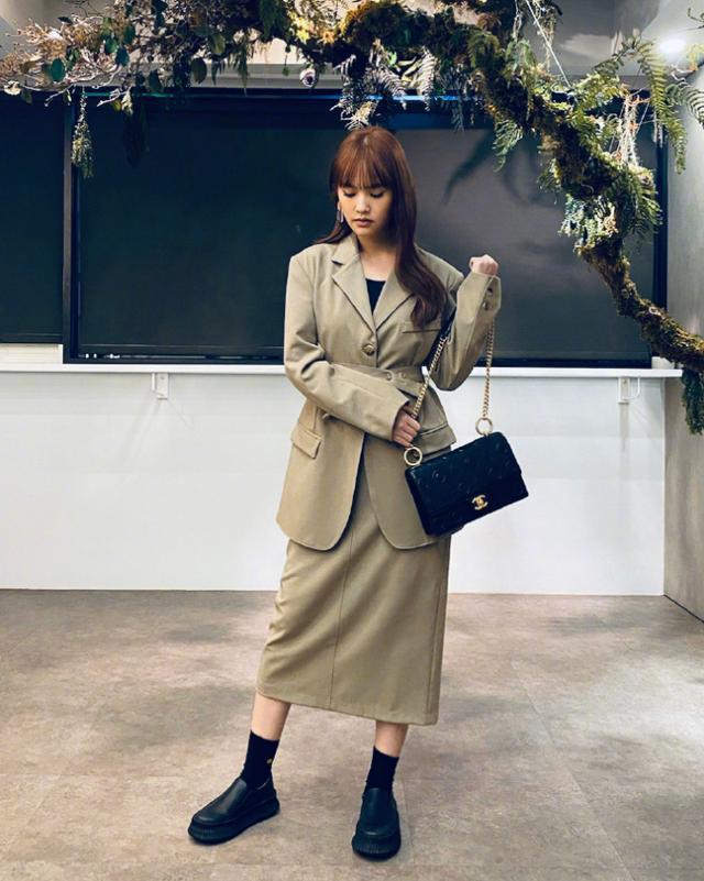 婚纱西装搭配图片大全_婚纱照西装怎么搭配_个性西装婚纱照街拍时尚
