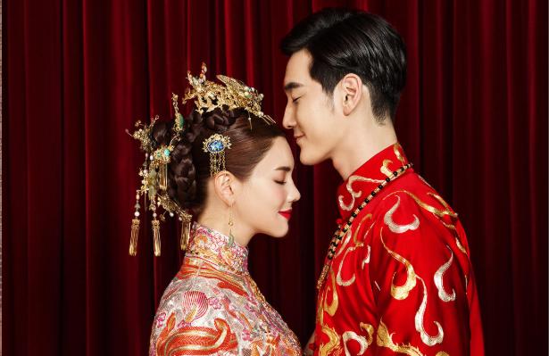 婚纱西装搭配图片大全_婚纱西服设计图片_个性西装婚纱照街拍时尚