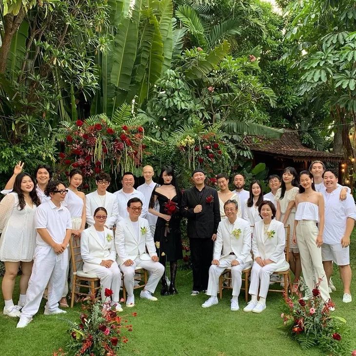 婚纱西装_个性西装婚纱照街拍时尚_婚纱照西装女