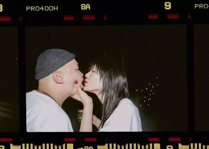 婚纱照西装女_个性西装婚纱照街拍时尚_婚纱西装
