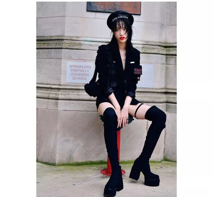 婚纱西装_个性西装婚纱照街拍时尚_婚纱照西装女