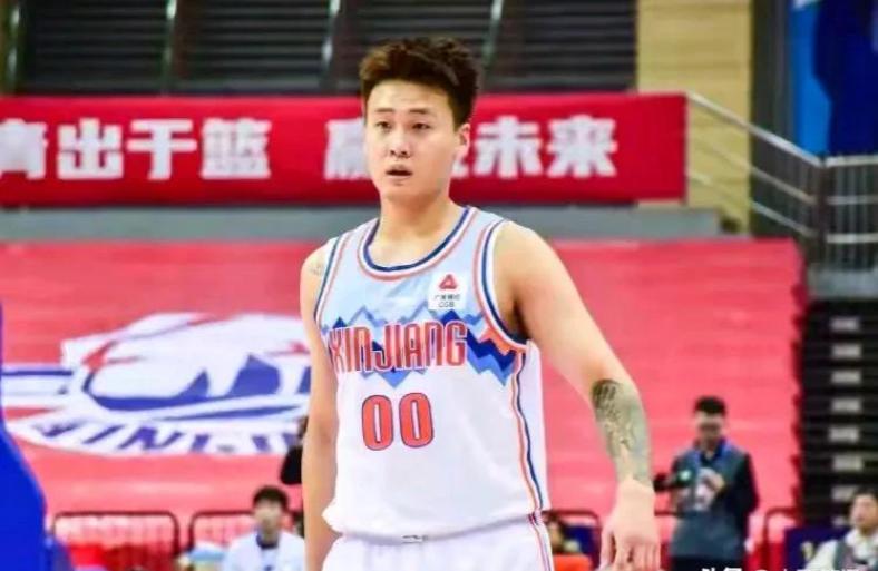 篮球全场罚球队员站位_篮球全场罚钱规则_篮球全场罚球怎么站位置