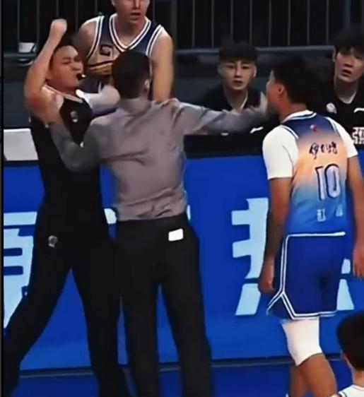 篮球全场罚球队员站位_篮球全场罚球怎么站位置_篮球全场罚钱规则