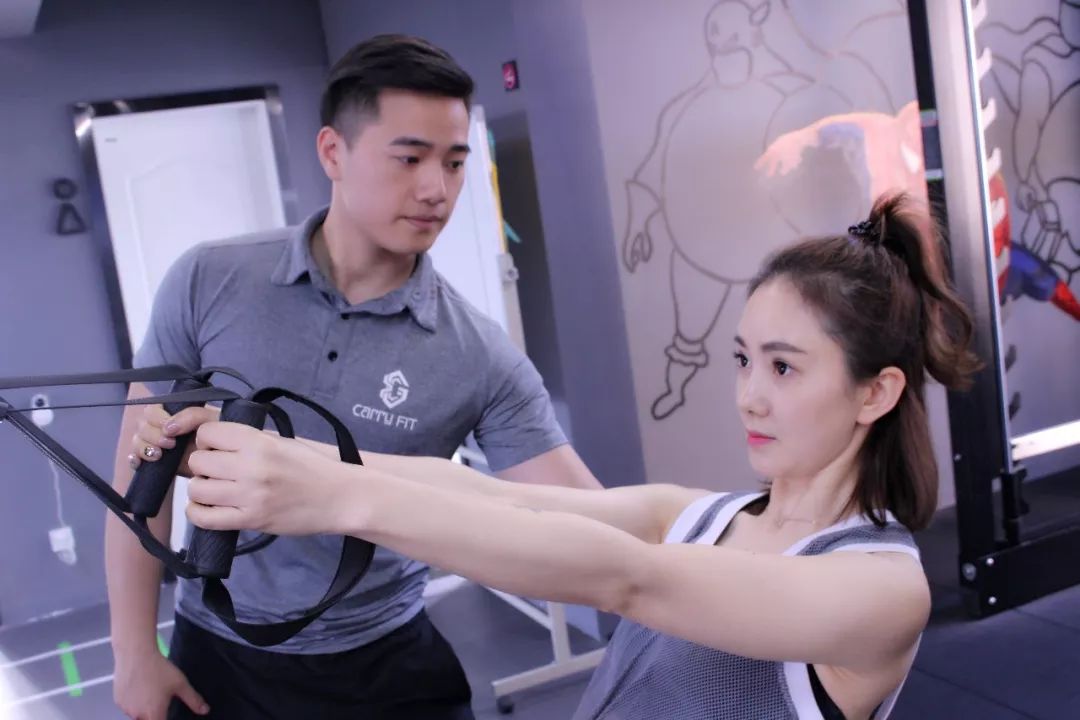 怎么当健身房私教需要_健身房找个私教多少钱_健身房私教要资格证吗