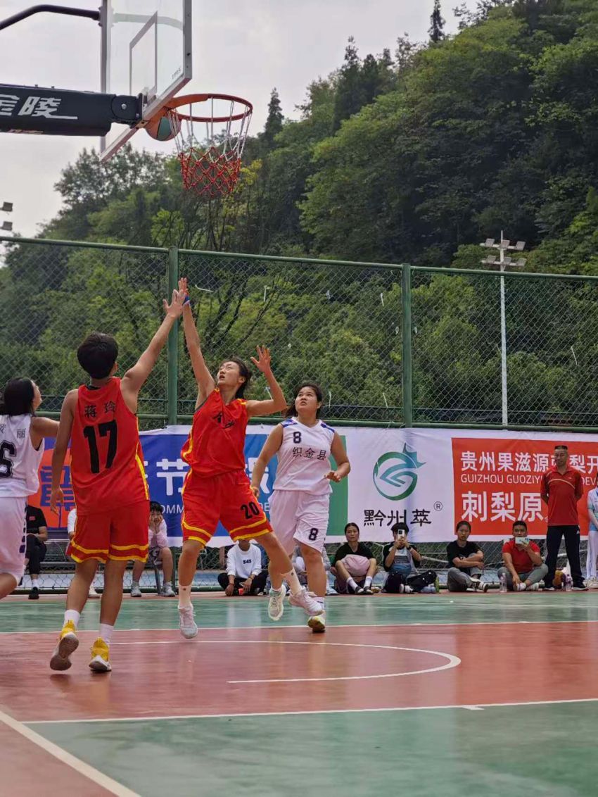 8月6日，群众组篮球项目女子冠亚军赛