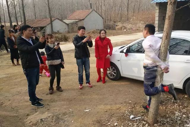 婚礼闹洞房习俗恶俗_闹洞房低俗吗_婚礼闹洞房规矩