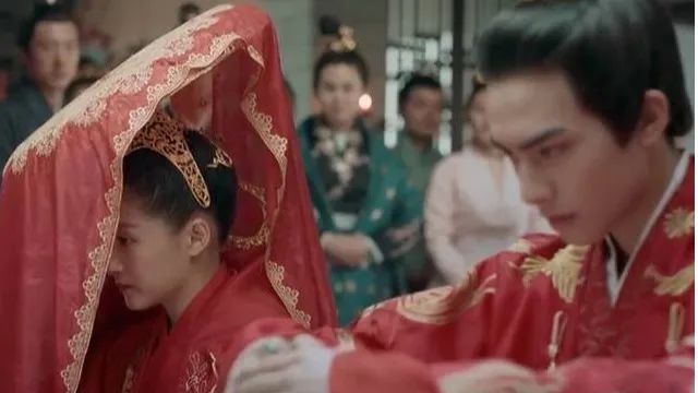 婚礼闹洞房规矩_婚礼闹洞房习俗恶俗_闹洞房低俗吗