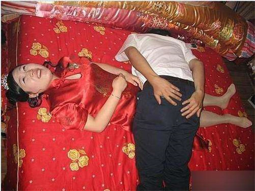 洞房闹法_婚礼闹洞房习俗恶俗_结婚闹闹洞房