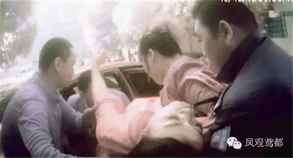 结婚闹洞房咋玩_婚礼闹洞房习俗恶俗_婚礼闹洞房规矩