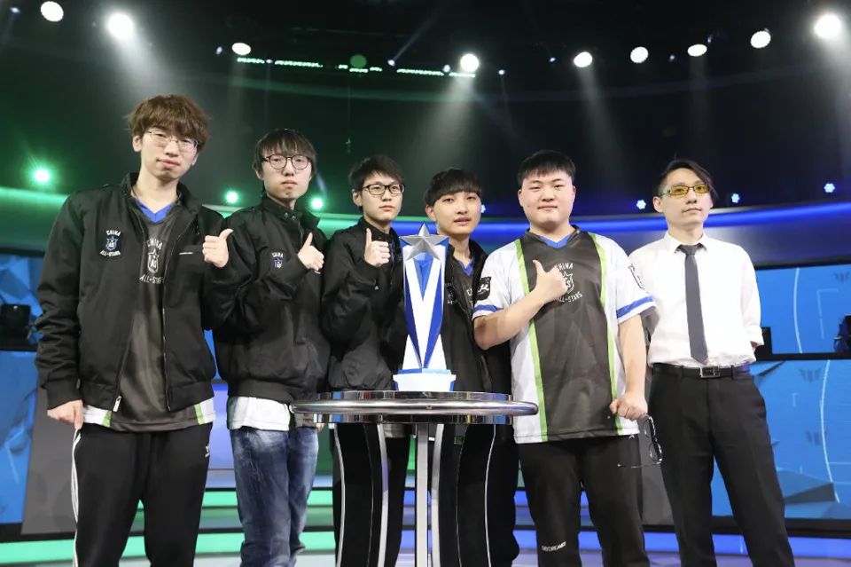 足球解说员詹俊经典语录_著名足球解说员詹俊_足球解说员詹俊我们是冠军