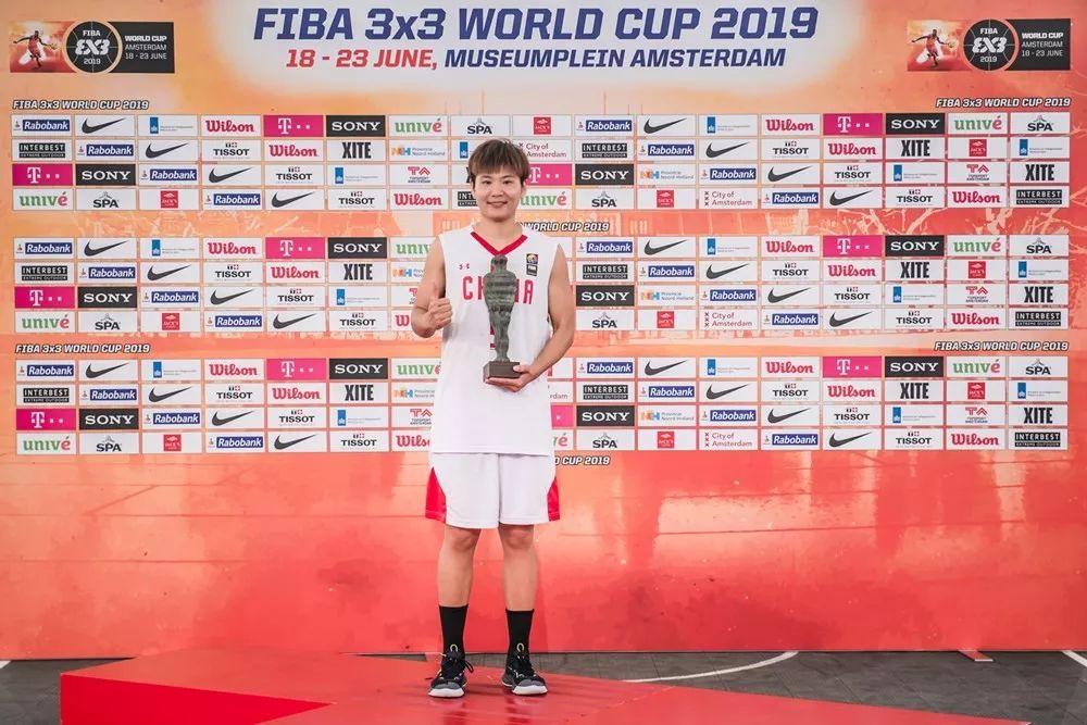 2019篮球世界杯冠军奖牌_篮球冠军奖杯叫什么_2019篮球世界杯奖杯