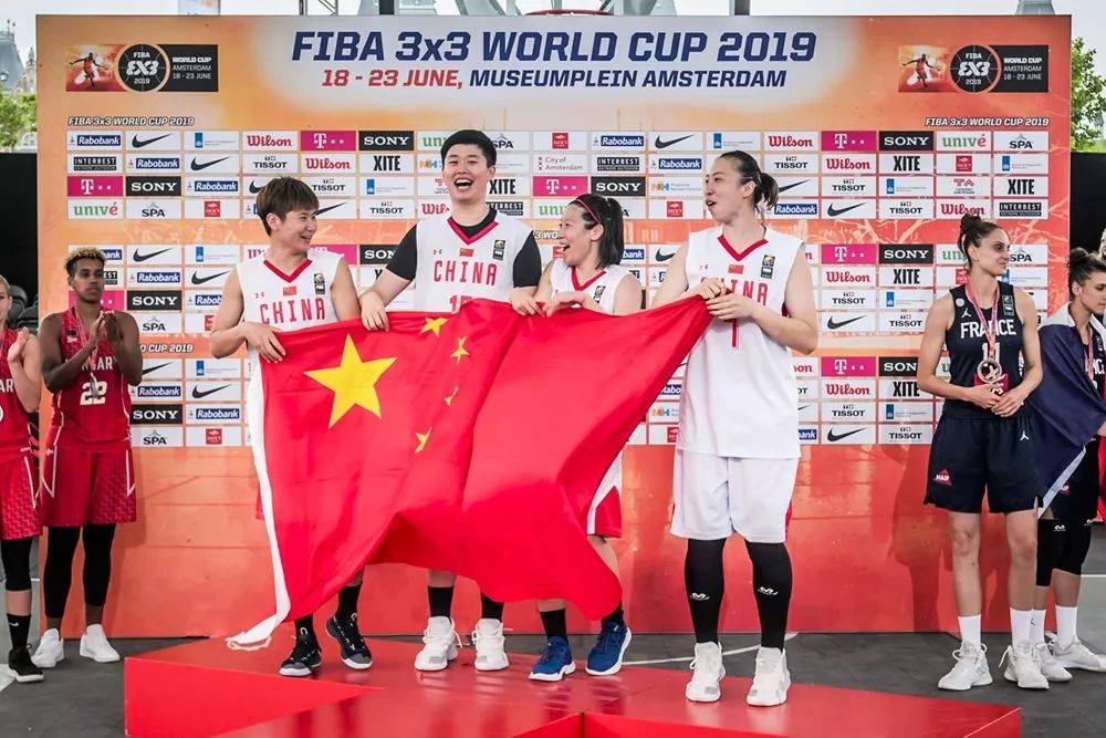 篮球冠军奖杯叫什么_2019篮球世界杯奖杯_2019篮球世界杯冠军奖牌