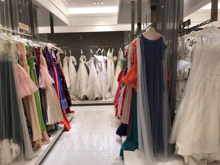 婚纱套照场景拍好还是不拍_婚纱照一套拍多个场景好吗_婚纱照拍哪几套衣服合适