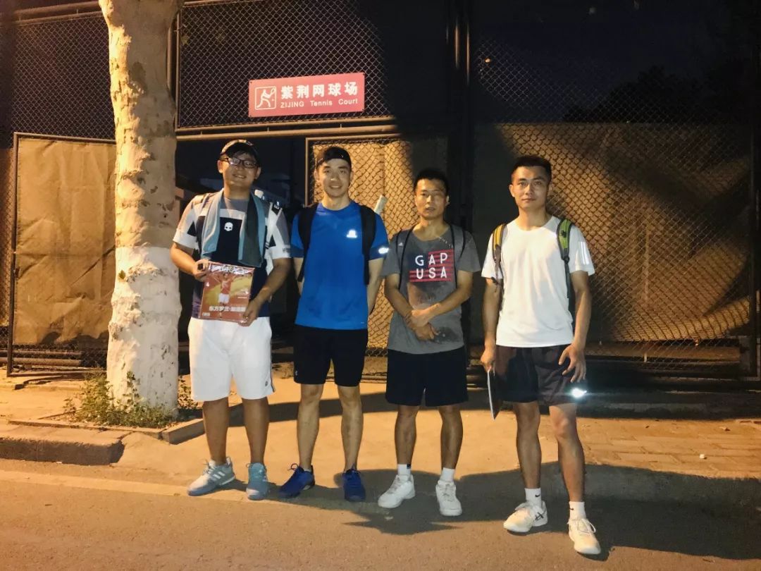 没有冠军的足球队员是谁_足球赛获得冠军_足球队获得冠军