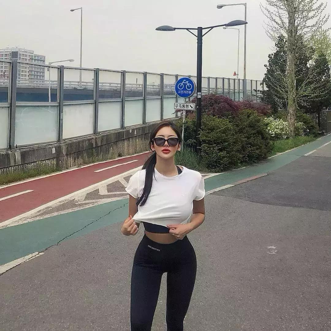 带帽子健身_健身房运动帽子女_健身房帽子