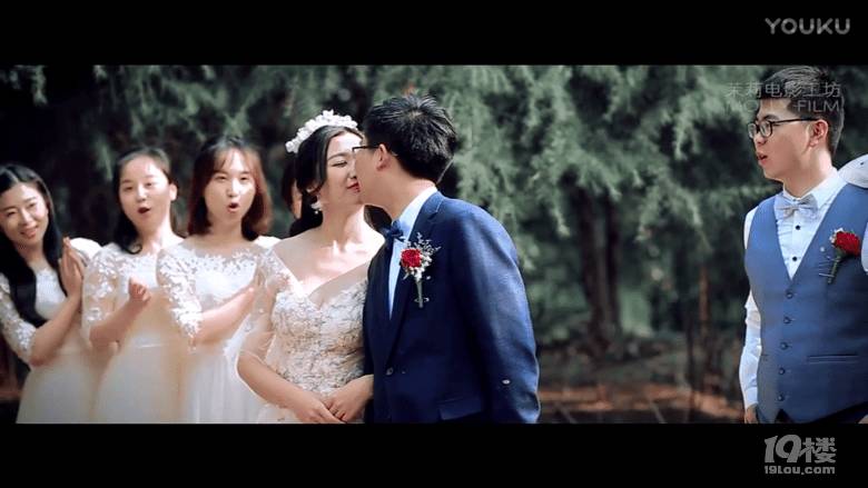 蓝色西装内景婚纱照_蓝色西装配婚纱_婚纱与西装颜色搭配技巧