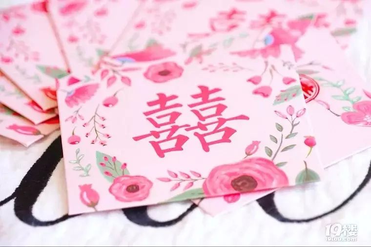 蓝色西装内景婚纱照_婚纱与西装颜色搭配技巧_蓝色西装配婚纱