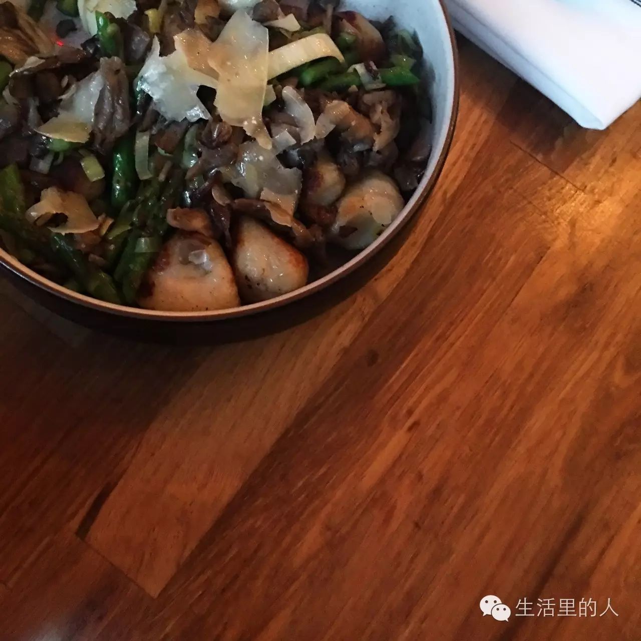 蓝色西装内景婚纱照_蓝色西装配婚纱_婚纱照西装怎么搭配