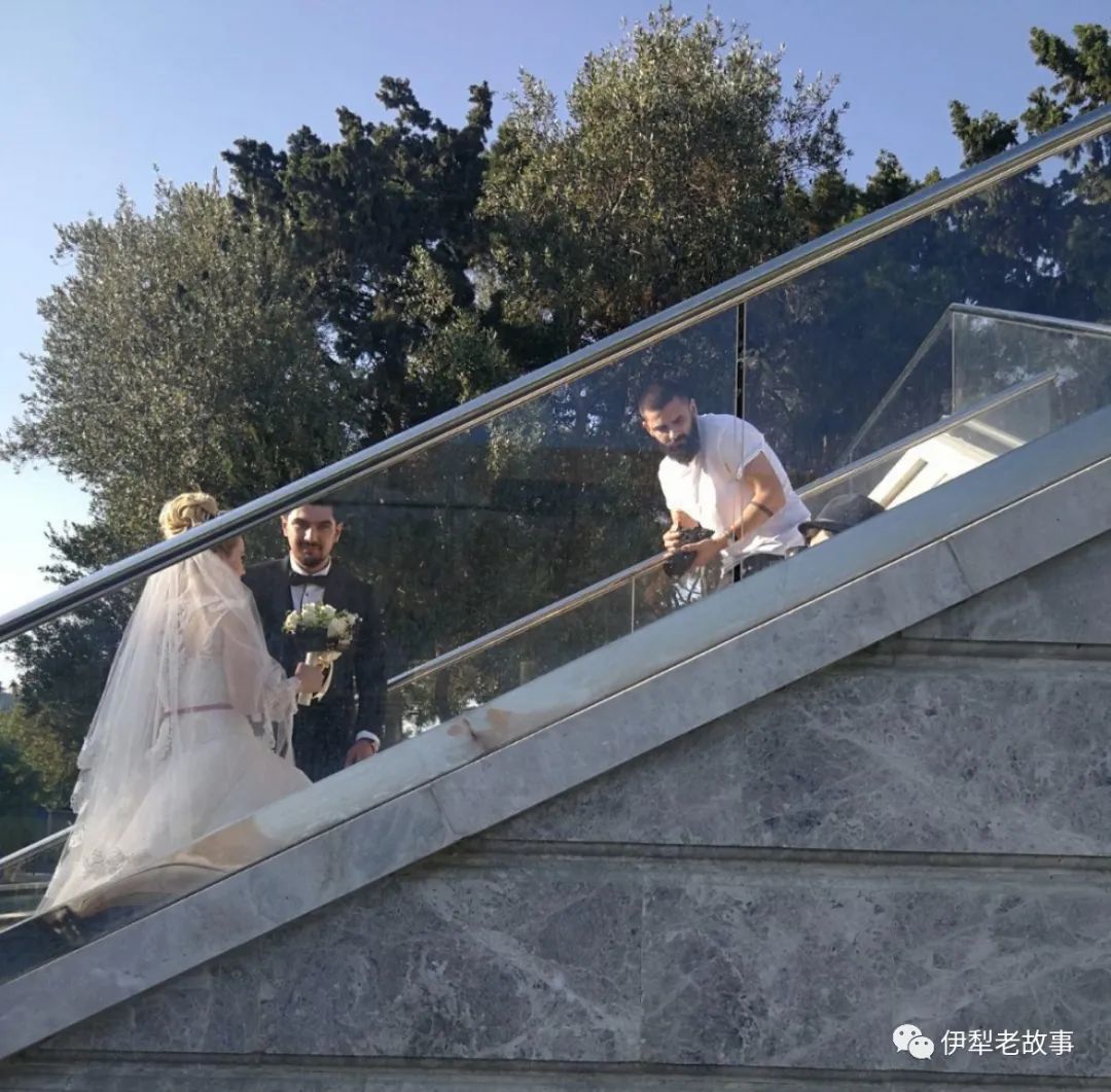蓝色西装内景婚纱照_蓝色西装配婚纱_婚纱与西装颜色搭配技巧