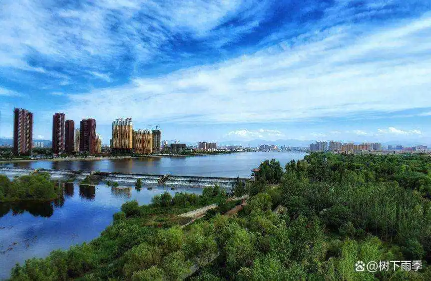 婚纱照蓝天背景_天台外景婚纱照背景_婚纱天台背景外景照片图片