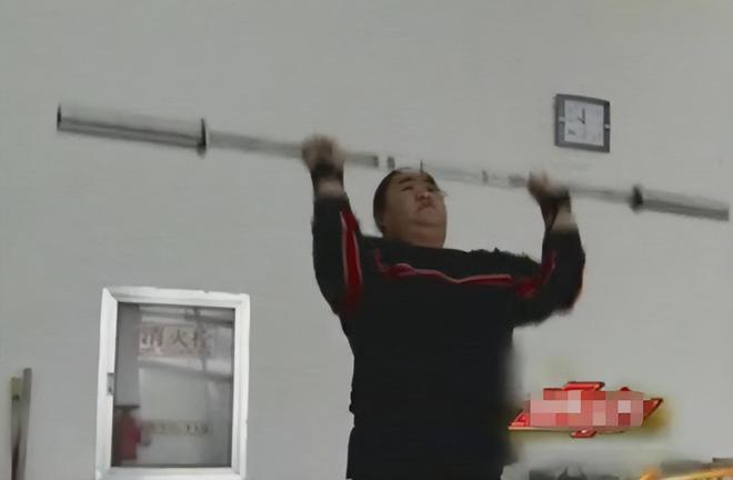 奥运举重比赛冠军_举重奥运冠军张国侠_奥运举重冠军男