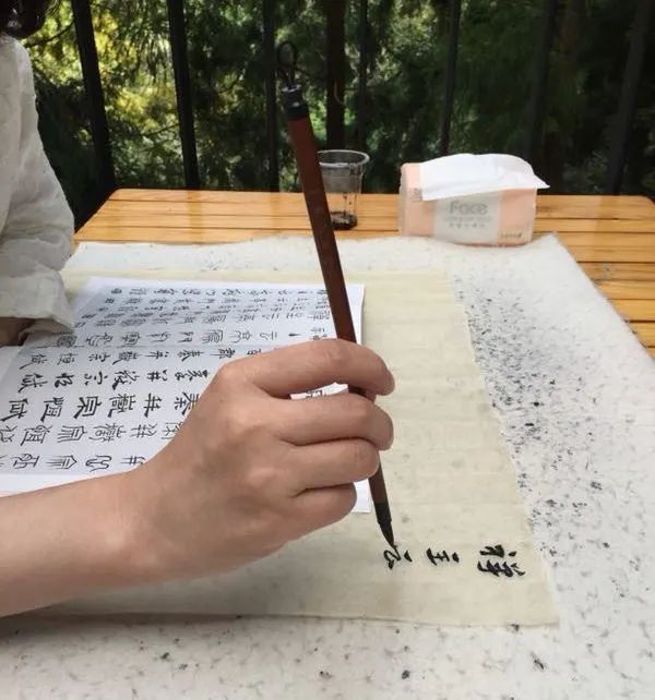 一个男人怎么生活_60岁男人的生活方式怎样_男人怎么生活才有意义