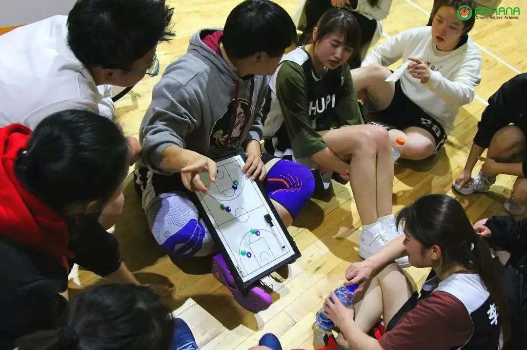 篮球保护对手_篮球规则保护对方球员的方法_篮球如何采取保护措施