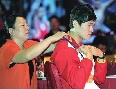 游泳冠军 表情包搞笑_搞笑游泳运动员表情包_搞笑游泳