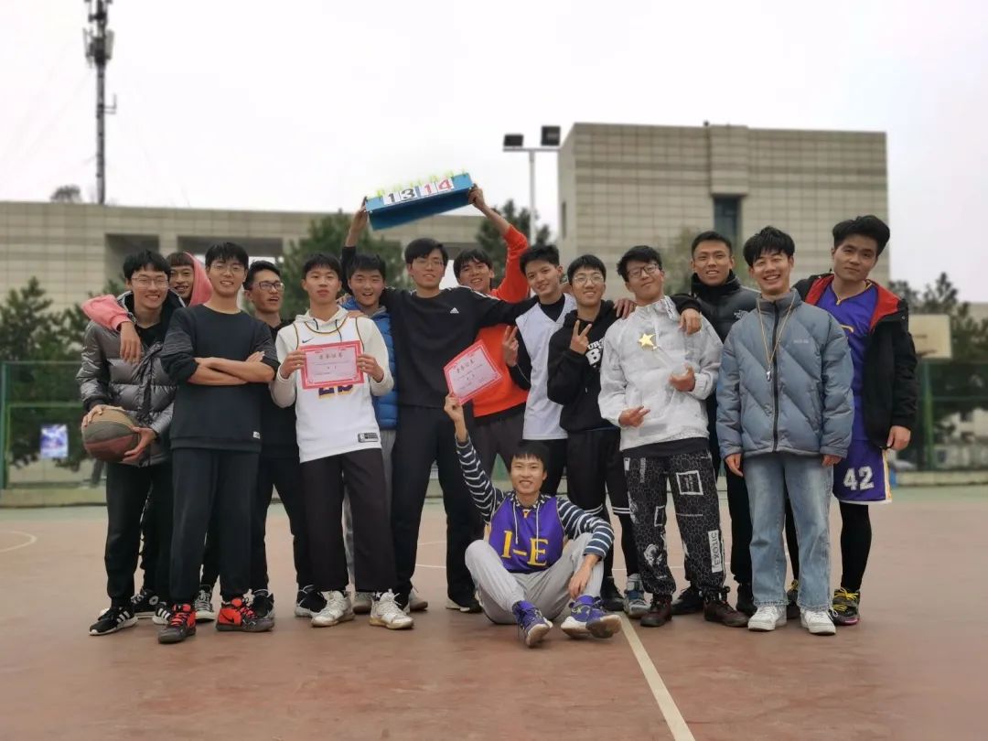 篮球打手进球罚球罚几颗_进球篮球打手规则比赛有哪些_篮球比赛打手进球规则