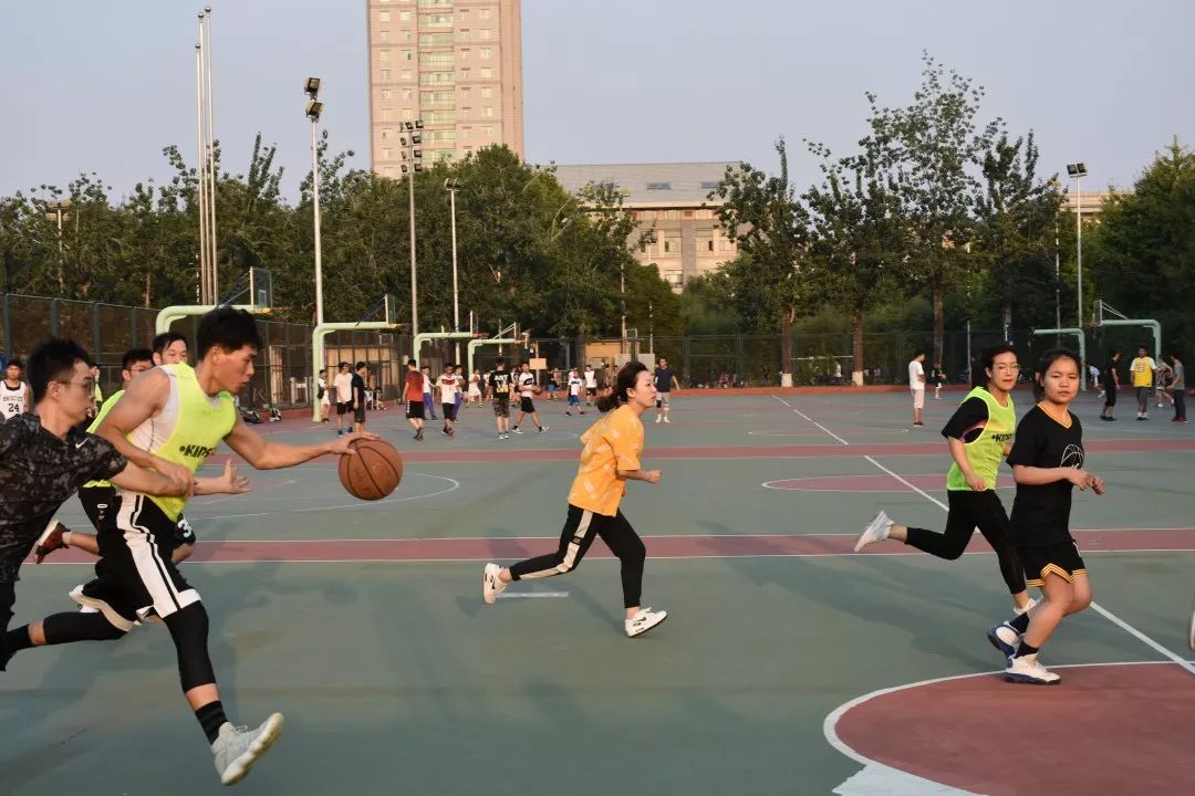 篮球比赛打手进球规则_进球篮球打手规则比赛有哪些_篮球打手进球罚球罚几颗