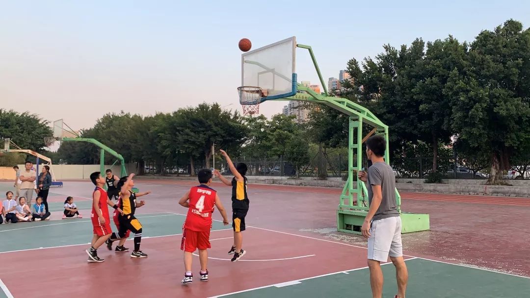 打篮球进球手势_进球篮球打手规则比赛记录_篮球比赛打手进球规则