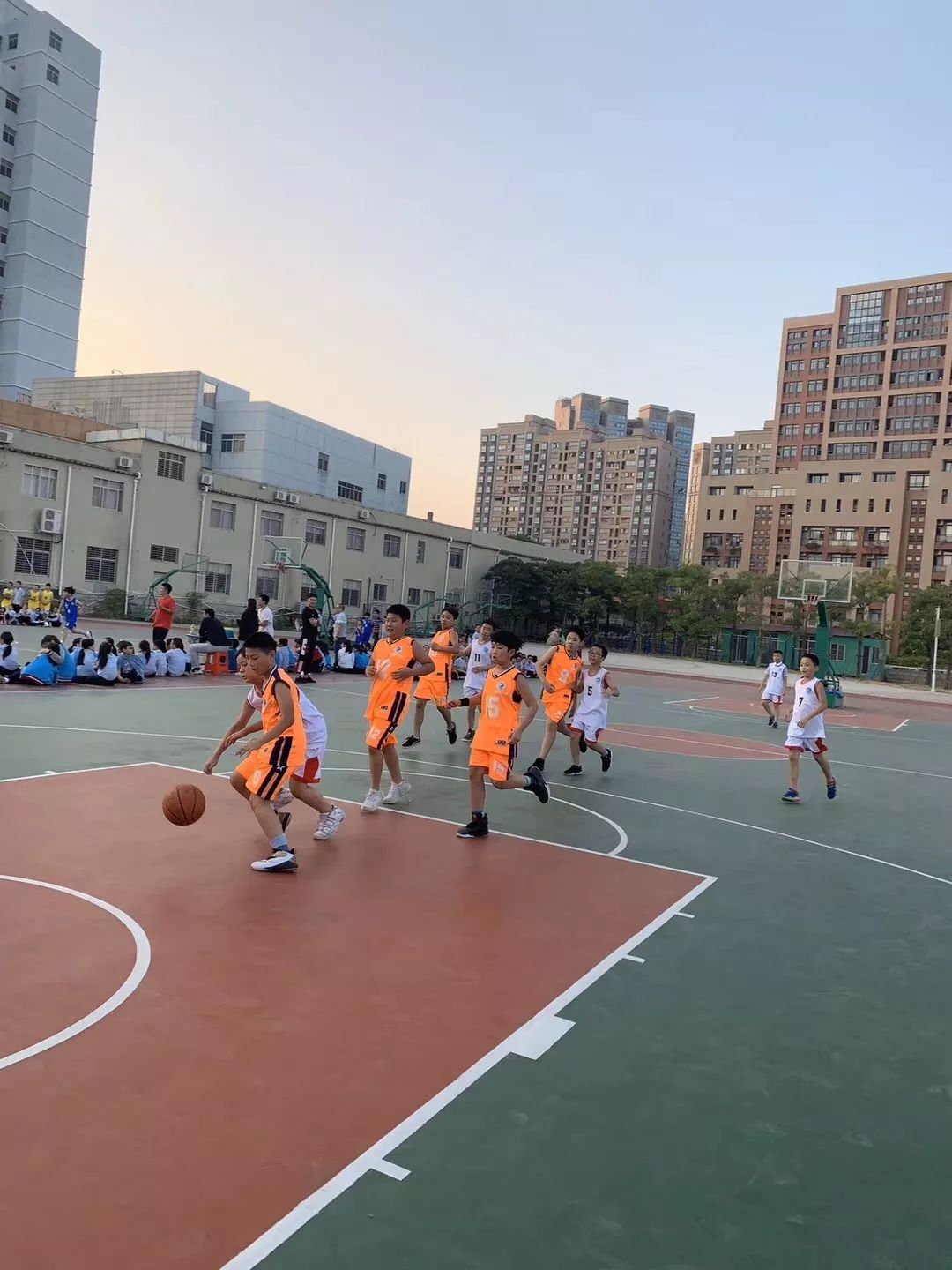 打篮球进球手势_篮球比赛打手进球规则_进球篮球打手规则比赛记录