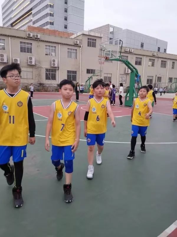 进球篮球打手规则比赛记录_篮球比赛打手进球规则_打篮球进球手势
