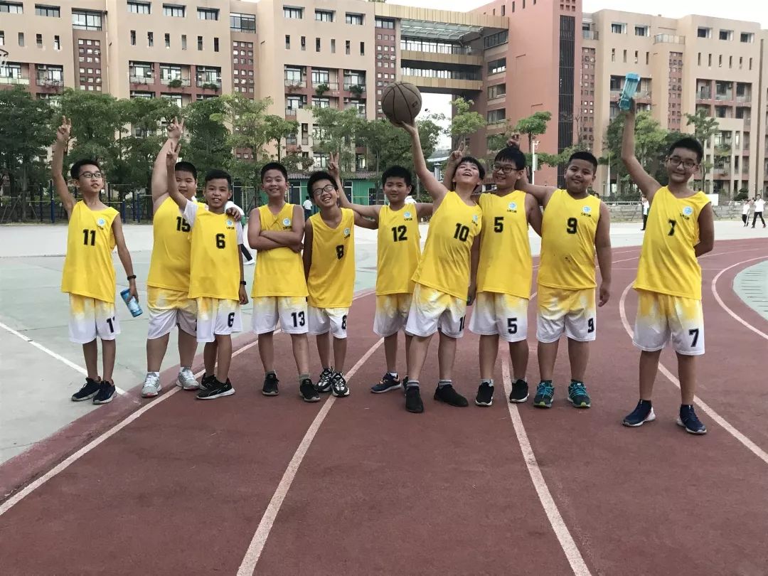 打篮球进球手势_进球篮球打手规则比赛记录_篮球比赛打手进球规则