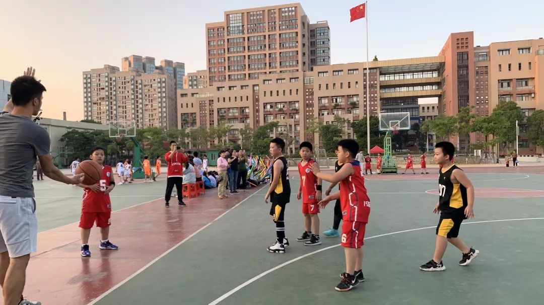 篮球比赛打手进球规则_打篮球进球手势_进球篮球打手规则比赛记录
