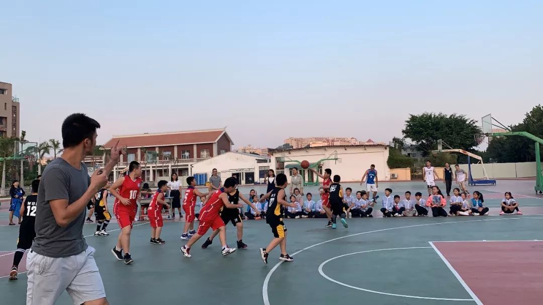 进球篮球打手规则比赛记录_篮球比赛打手进球规则_打篮球进球手势