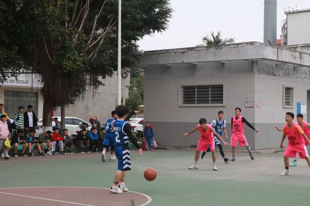 进球篮球打手规则比赛视频_篮球打手进球罚球罚几颗_篮球比赛打手进球规则