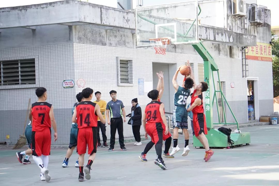 进球篮球打手规则比赛视频_篮球打手进球罚球罚几颗_篮球比赛打手进球规则