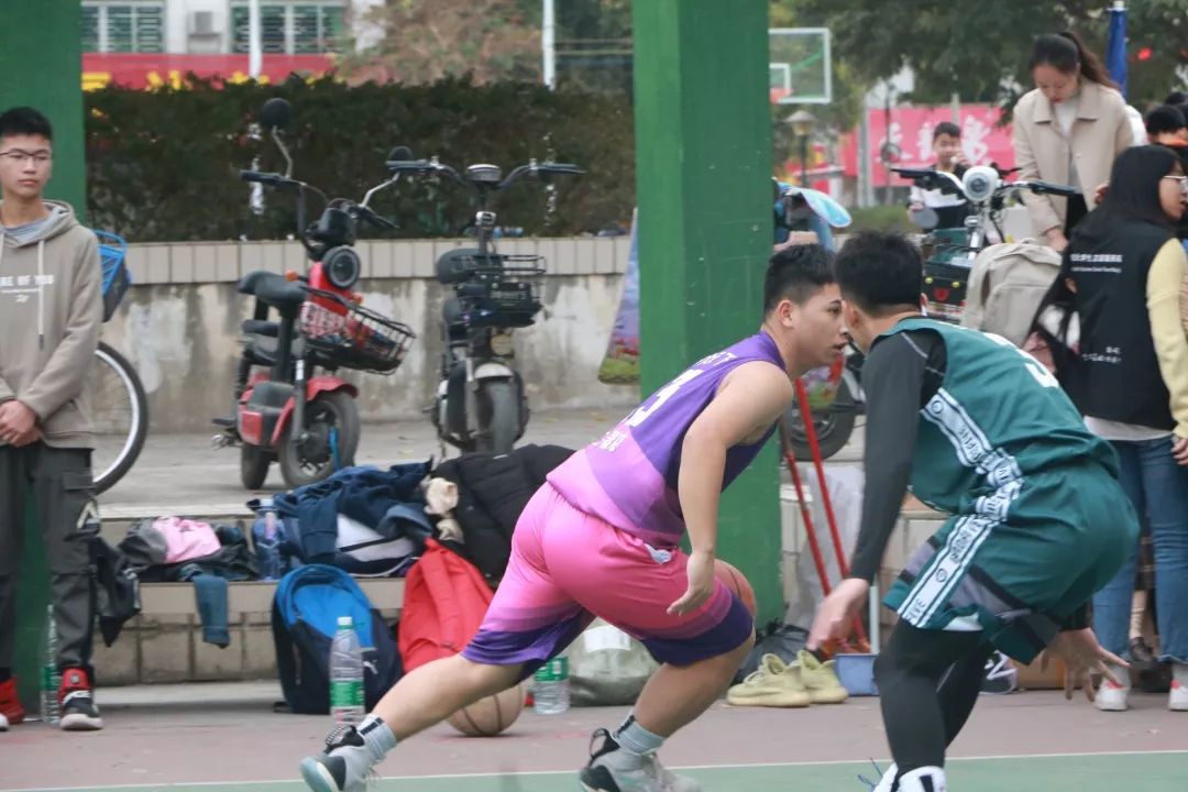 篮球打手进球罚球罚几颗_篮球比赛打手进球规则_进球篮球打手规则比赛视频